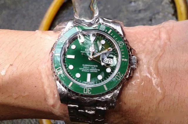 手表防水的常见误区和进水后的维修小技巧  第1张